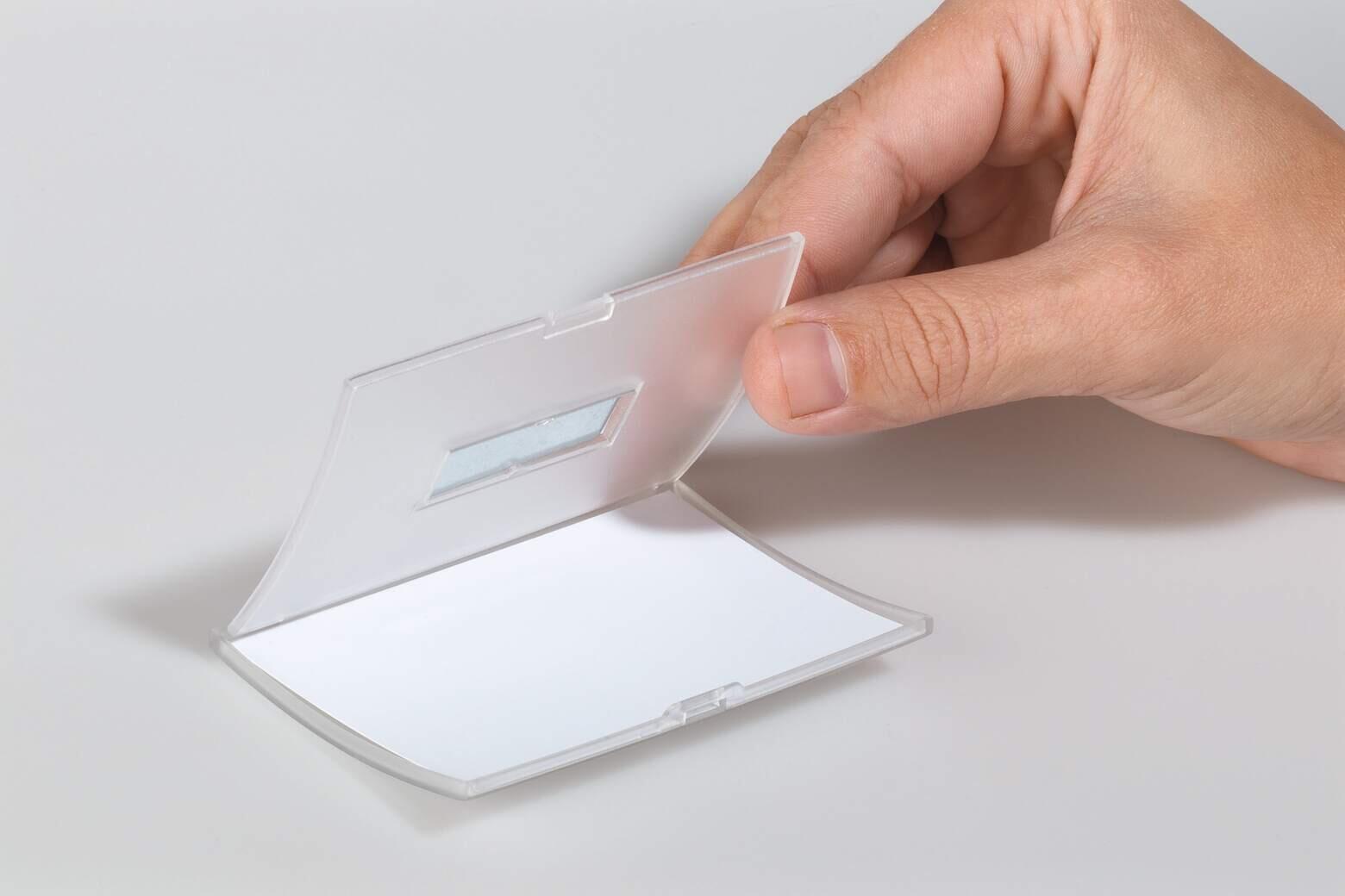 DURABLE CLICK FOLD Namensschilder 40 x 75 mm mit Magnet PP - 10 Stück