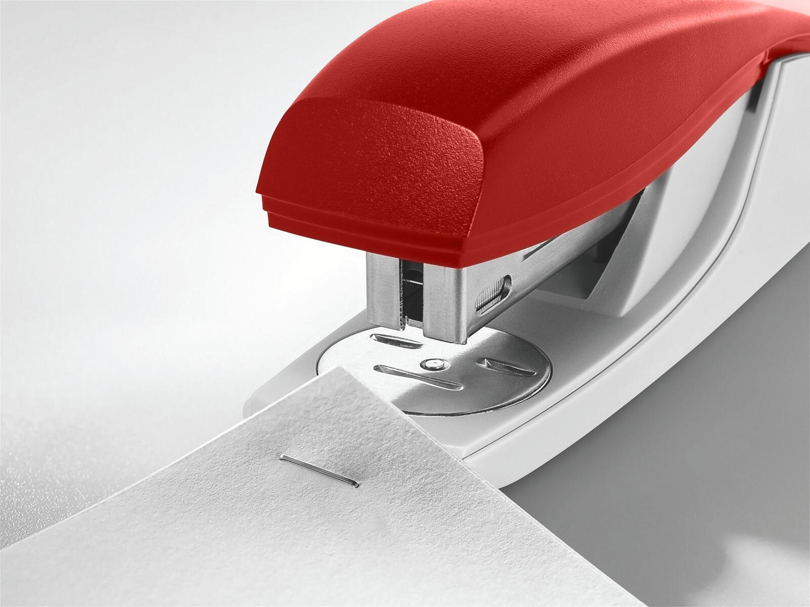 LEITZ Heftgerät 5500 rot + GRATIS 200 Heftklammern 24/6