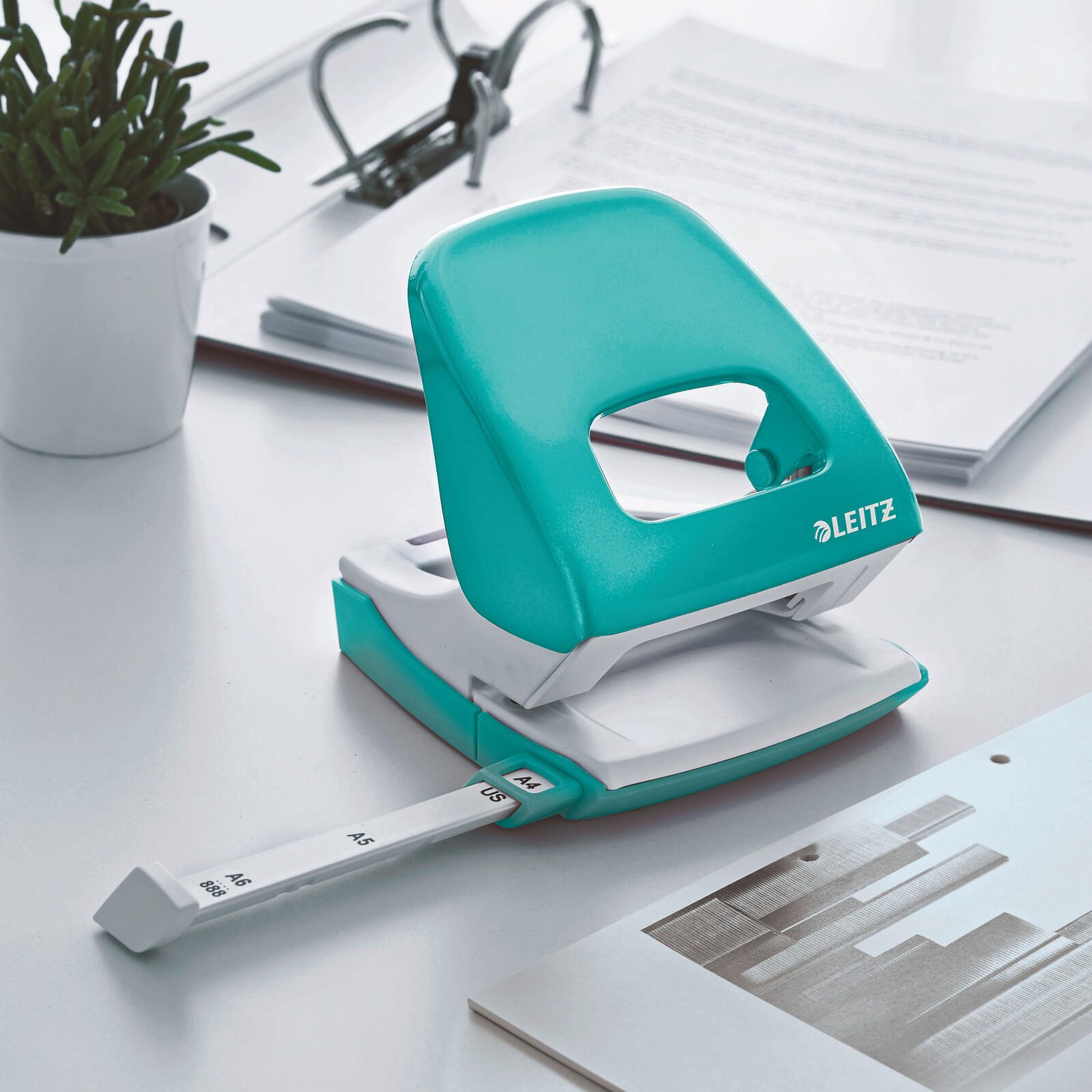 LEITZ Locher NeXXt eisblau-metallic