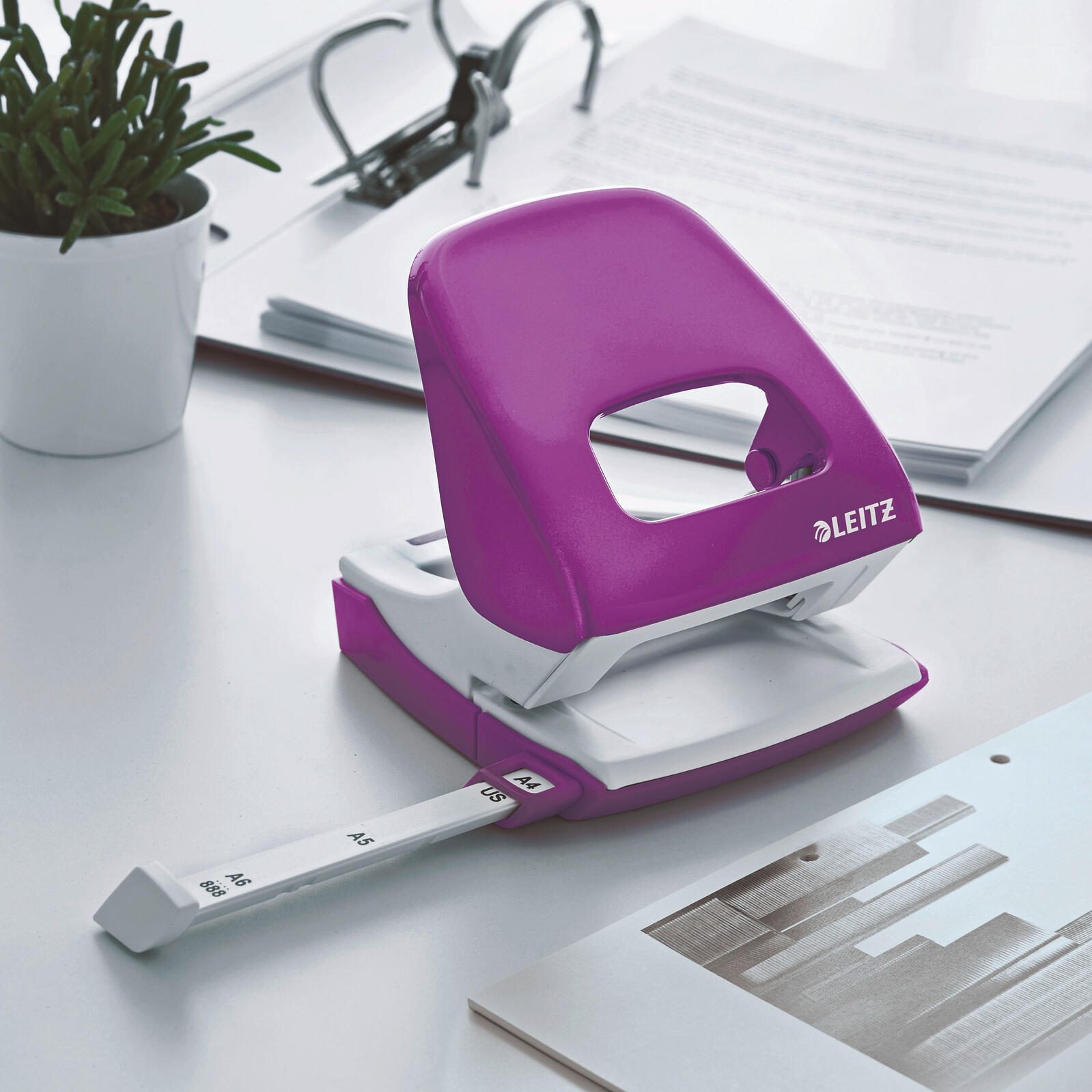 LEITZ Locher NeXXt violett-metallic