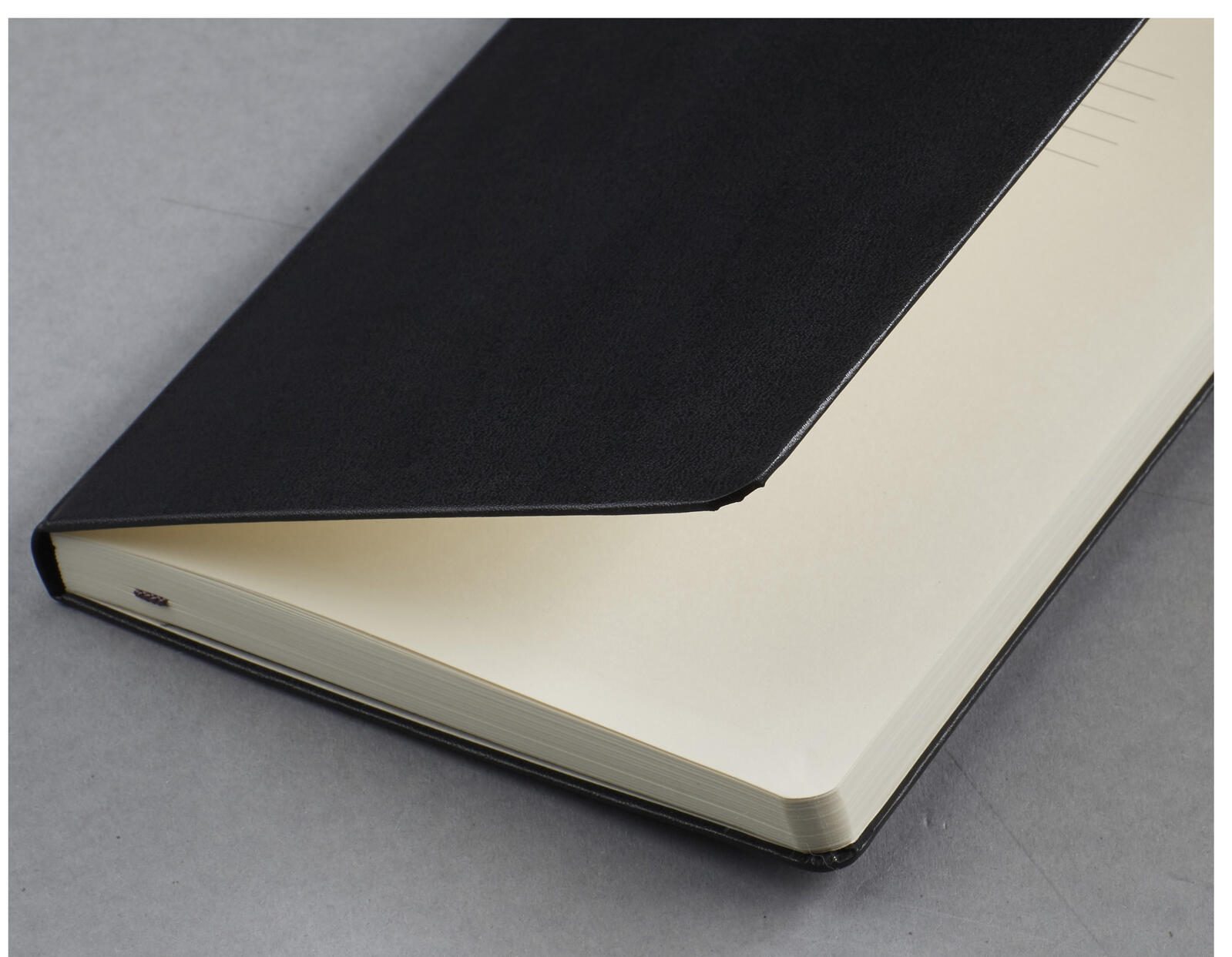 MOLESKINE Classic Collection fester Einband Notizbuch ca. DIN A5 liniert, 240 Seiten