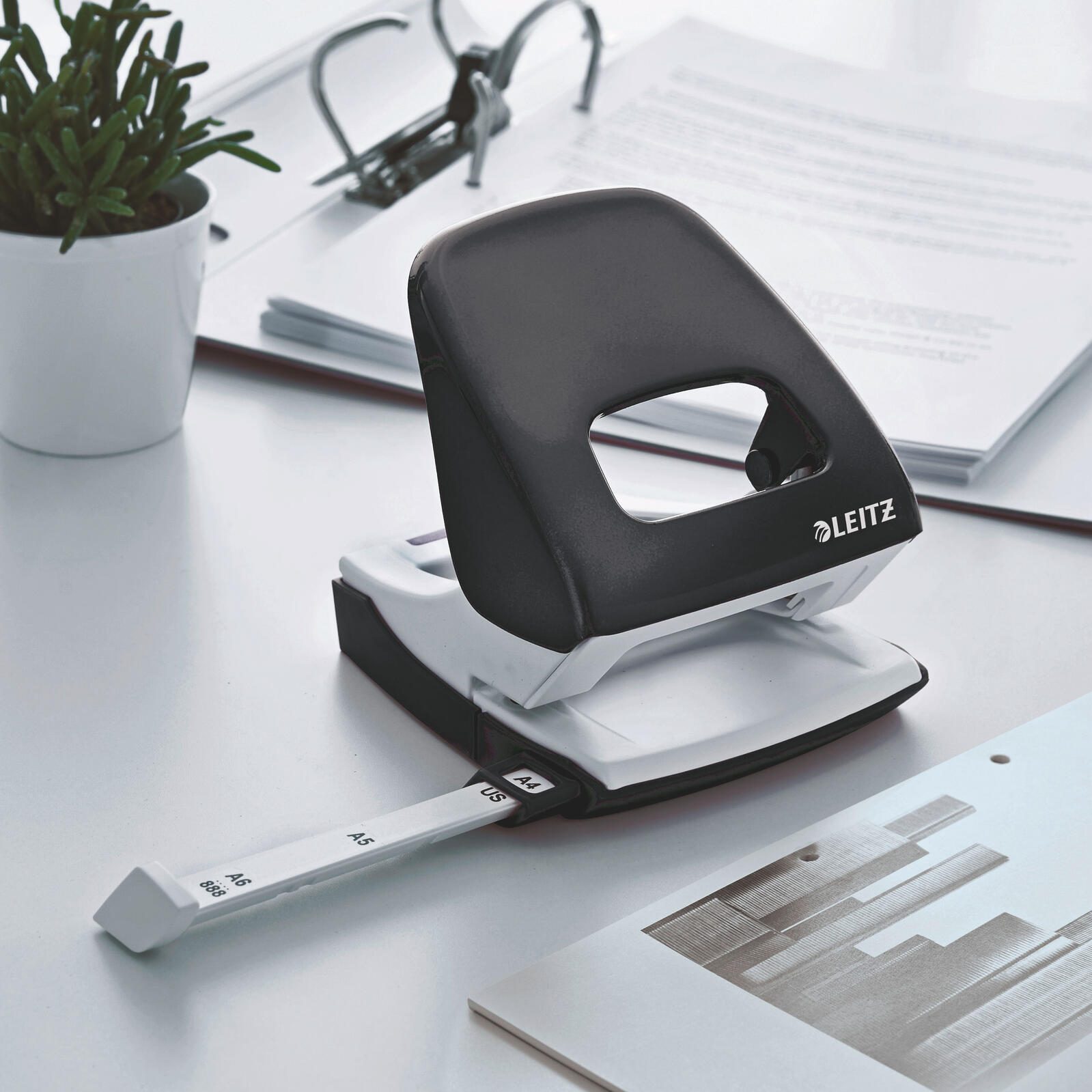 LEITZ Locher schwarz-metallic