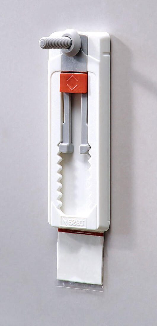 tesa Klebeschraube 2.4 cm  x 6.4 cm weiß