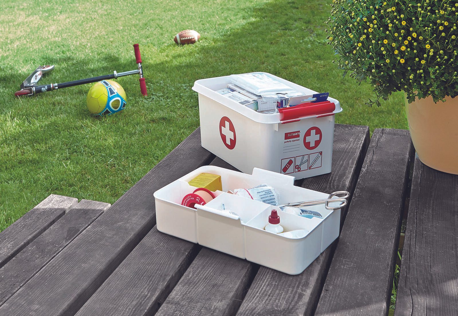 sunware® Erste-Hilfe-Box the q-line 6,0 l - 30,0 x 20,0 x 14,5 cm weiß/rot