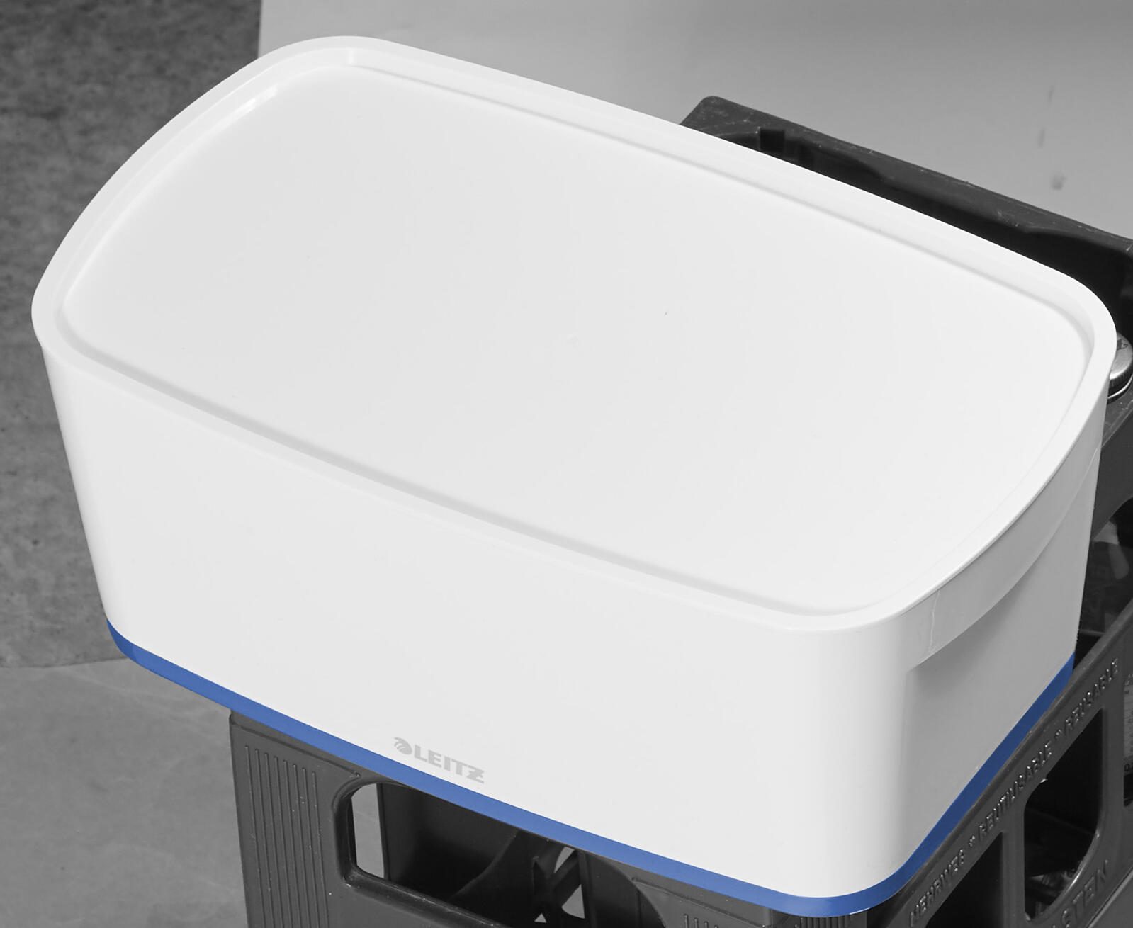 LEITZ Aufbewahrungsbox 5,0 l - 31,8 x 19,1 x 12,8 cm perlweiß/blau