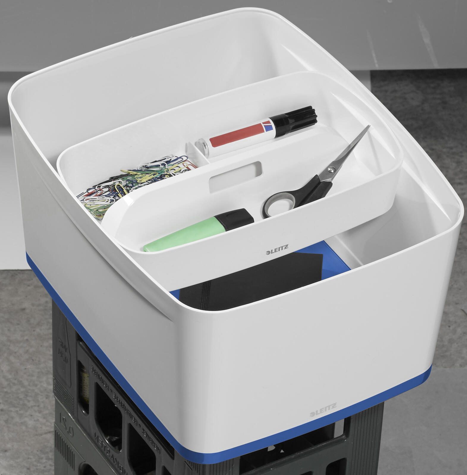 LEITZ Aufbewahrungsbox 18,0 l - 38,5 x 31,8 x 19,8 cm perlweiß/blau