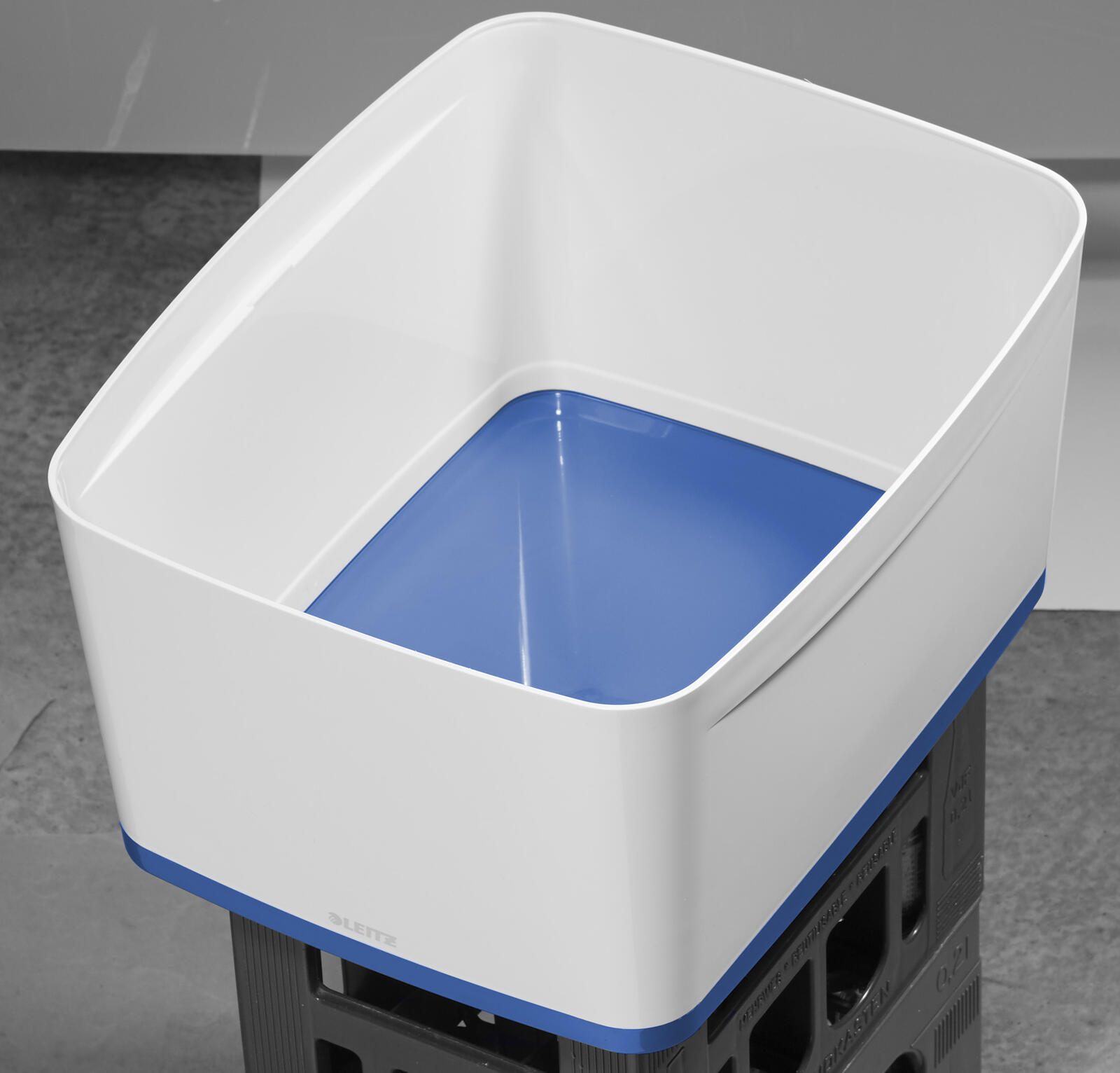 LEITZ Aufbewahrungsbox 18,0 l - 38,5 x 31,8 x 19,8 cm perlweiß/blau