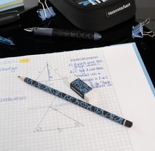 schwarz/neon blau