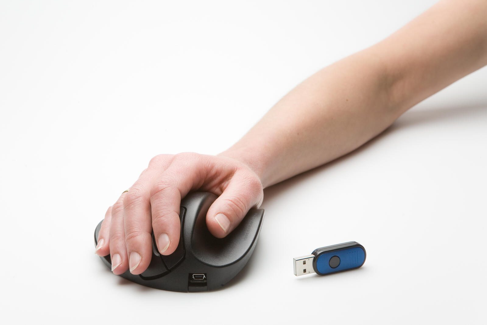 HANDSHOEMOUSE Hippus M Maus ergonomisch kabellos schwarz