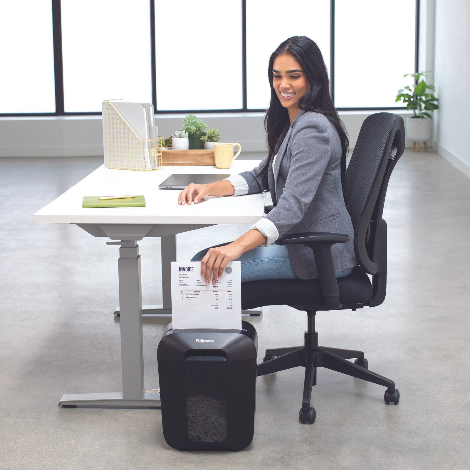 Fellowes Powershred LX45 Aktenvernichter mit Partikelschnitt bis 8 Blatt schwarz