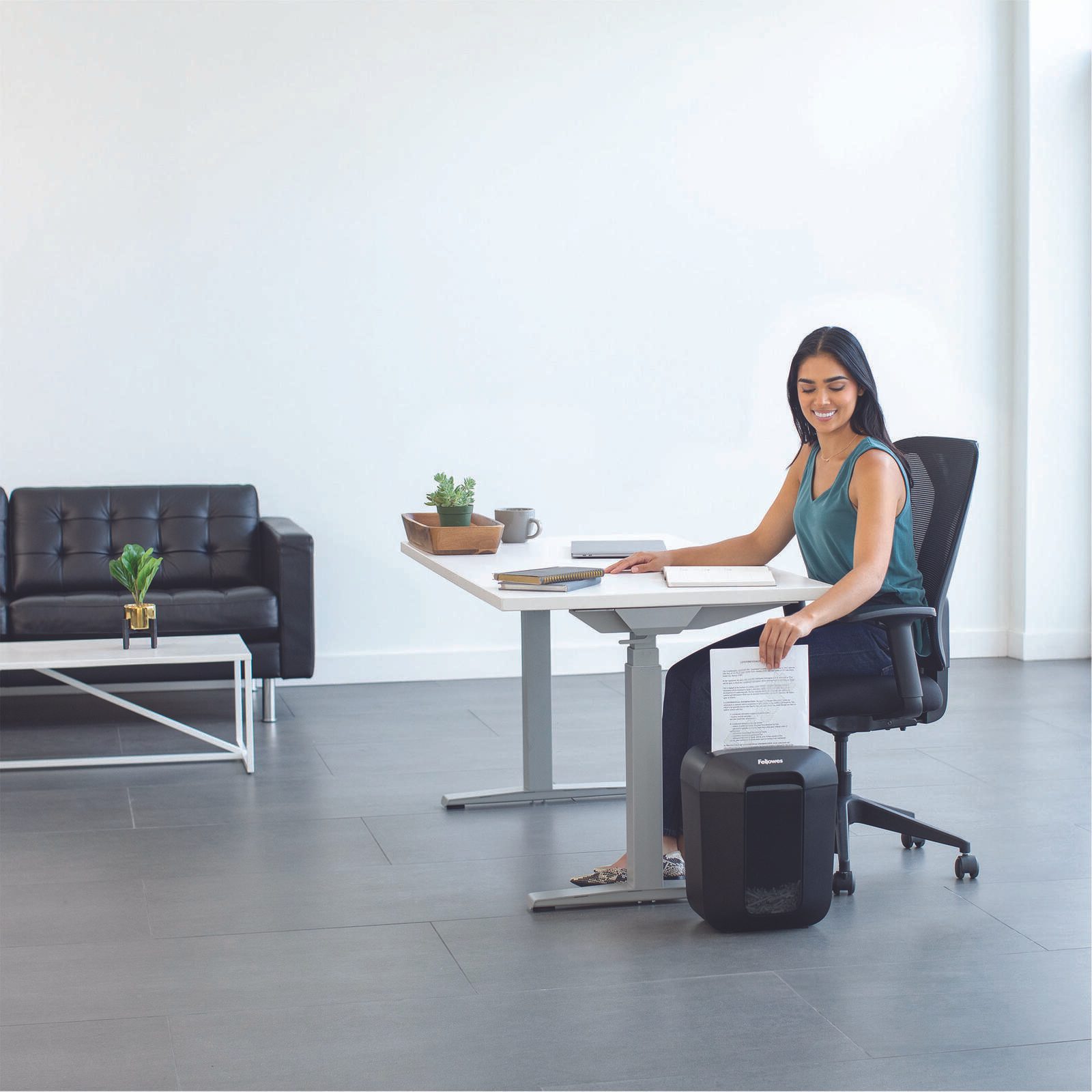 Fellowes Powershred LX45 Aktenvernichter mit Partikelschnitt bis 8 Blatt schwarz