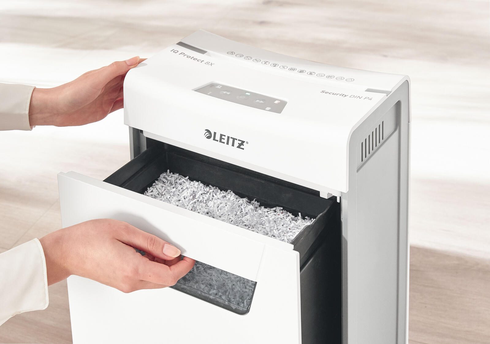 LEITZ Protect 8X Aktenvernichter mit Partikelschnitt bis 8 Blatt weiß