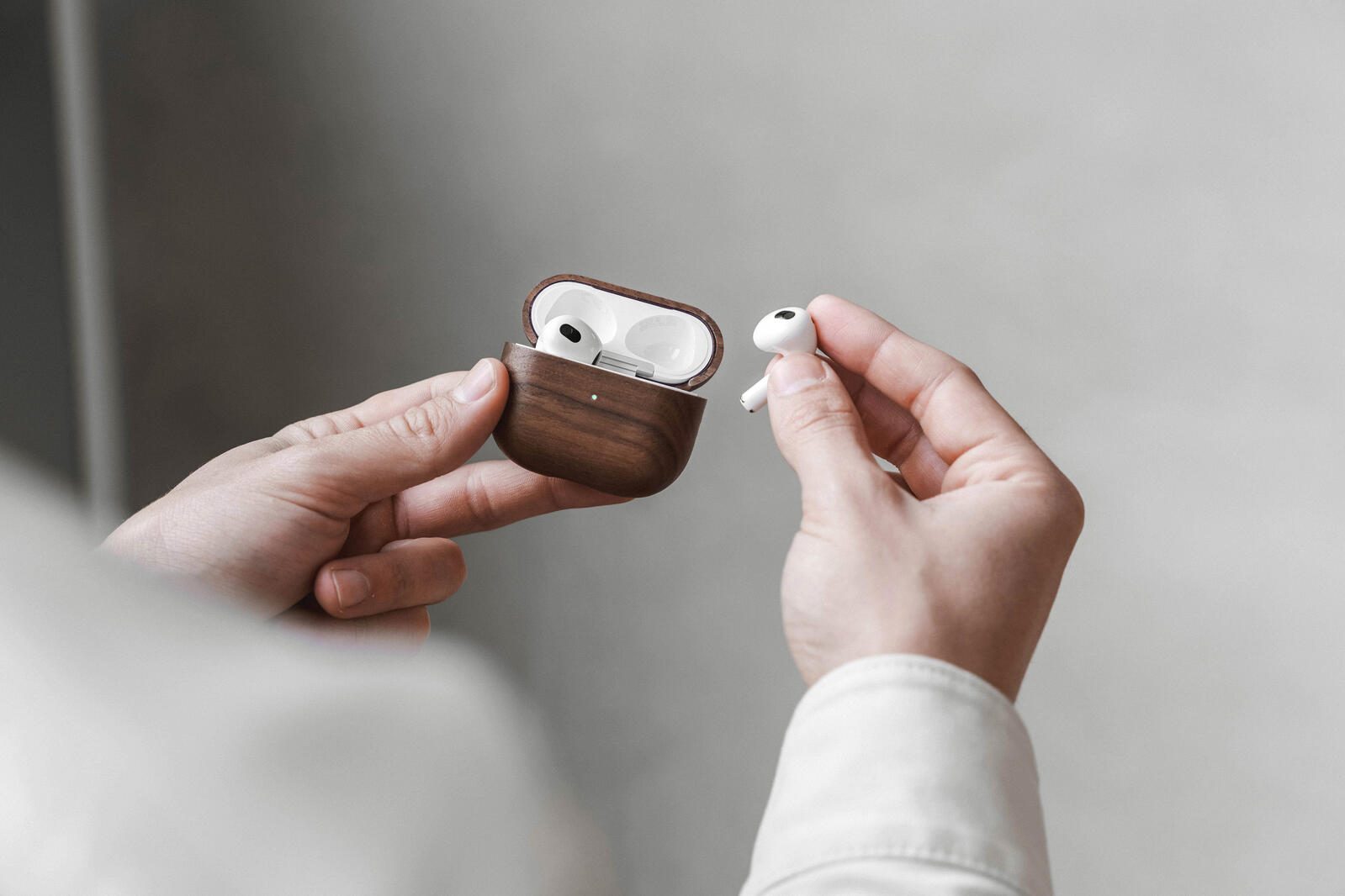 WOODCESSORIES Schutzhülle AirCase für AirPods 3.Generation walnuss