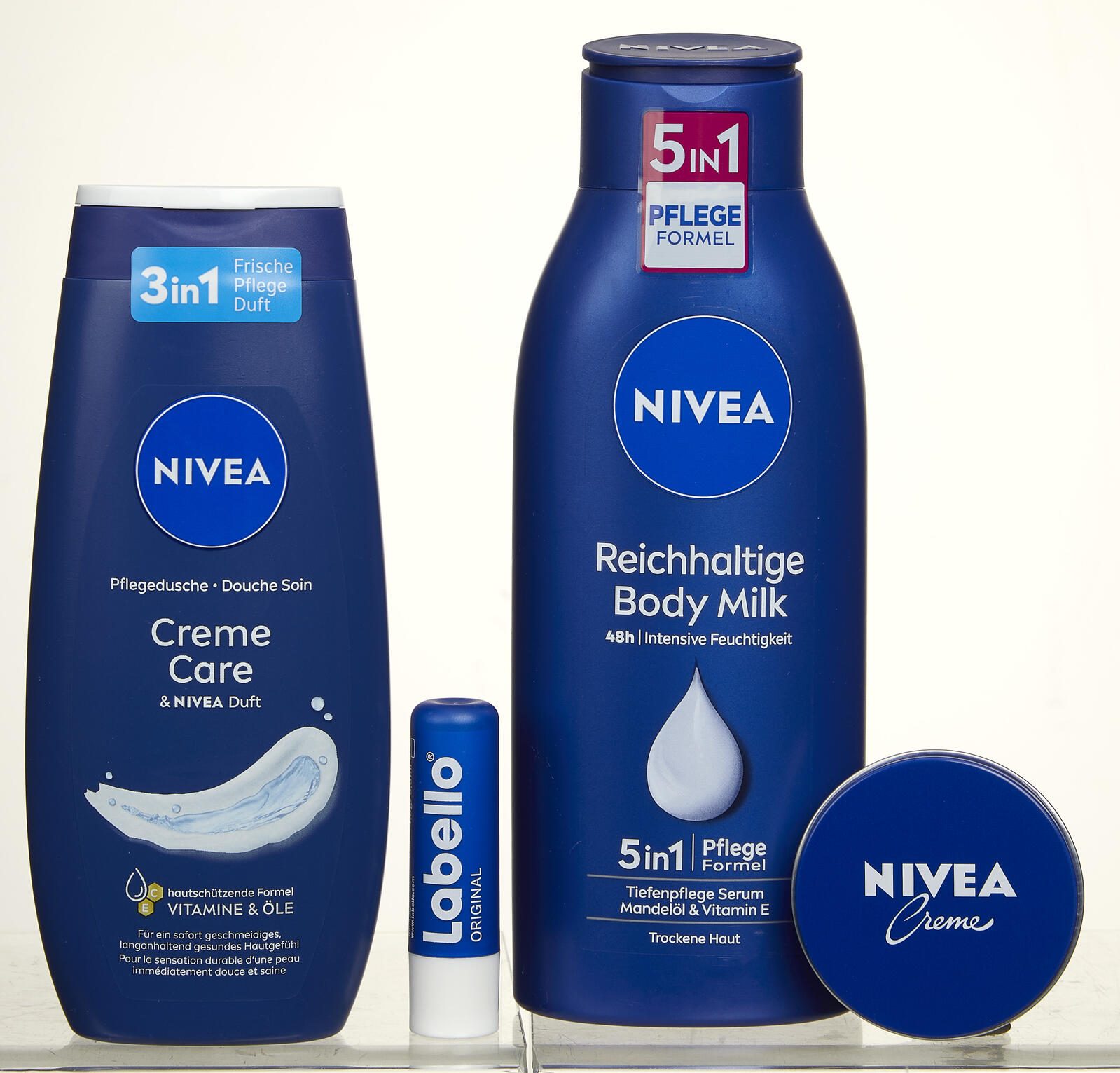 NIVEA CLASSIC LOVE Geschenkset 1 Bodylotion (400ml), 1 Pflegedusche (250ml), 1 Hautcreme (40ml), 1 Labello (4,8g)