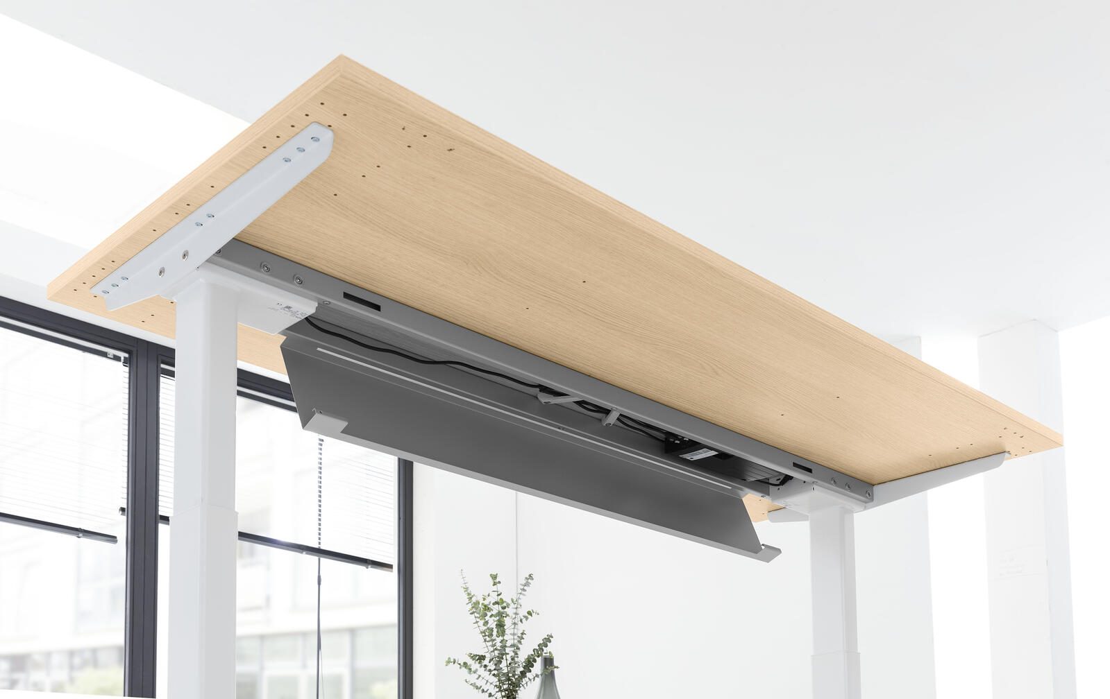 HAMMERBACHER elektrisch höhenverstellbarer Schreibtisch VXBHM2E/5/SS lichtgrau