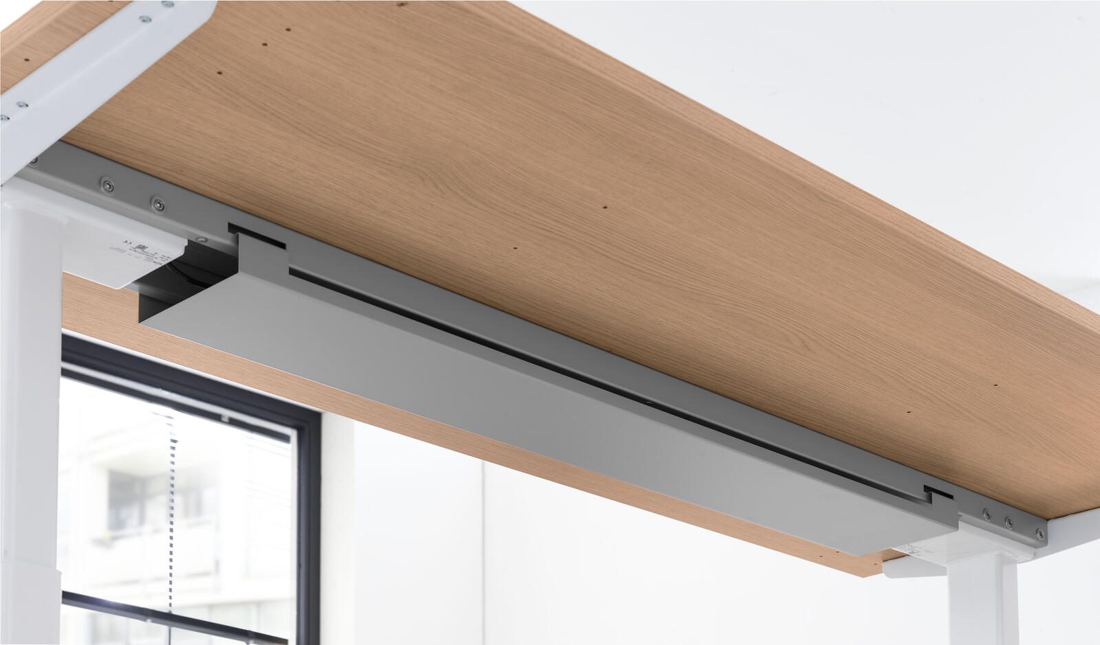 HAMMERBACHER elektrisch höhenverstellbarer Schreibtisch VXBHM16/N/SS nussbaum