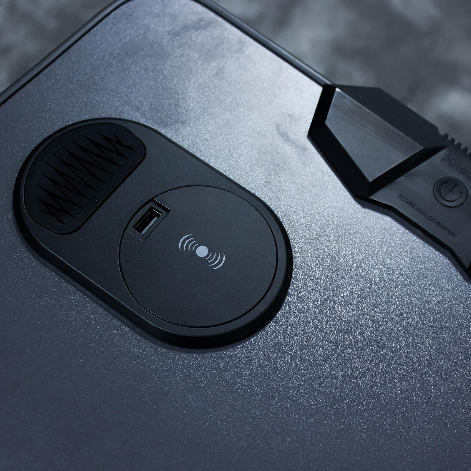 X Rocker Carbon-Tek Gaming Schreibtisch mit LED-Beleuchtung & Wireless Charging Ladepad - grau/rot