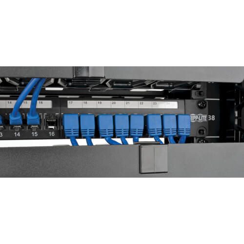 Eaton Tripp Lite Series Down-Angle Cat6 Gigabit Molded UTP Ethernet Kabel (RJ45 Right-Angle Down M zu RJ45 M), Blue, 3 ft. (0.91 m)