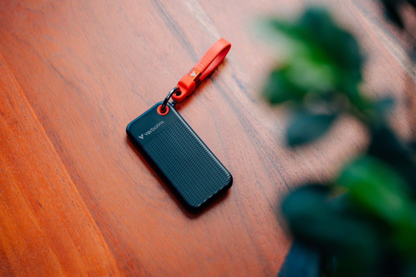 Verbatim Pocket SSD - 2 TB, Schwarz, Rot