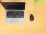 Manhattan Vertikale Ergonomische Kabellose Maus - schwarz