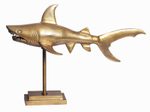 WOHNLING WL7.169 Dekofigur Hai Aluminium Gold mit Sockel
